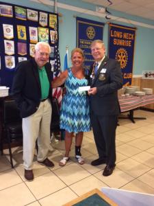 Fred-Gibbs-presents-$1000-to-the-Rotary-Foundation
