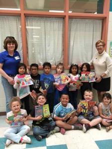 Students in Mrs. Sarah DiLuzio’s kindergarten class show off their new books with Rotarians Sharon Marshall, back left and Cathy Cardaneo, back right.